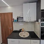 Malavi F4 Center *