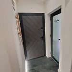 Malavi F4 Center *