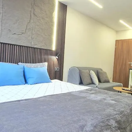 Malavi F4 Center Ruse