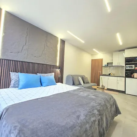 Malavi F4 Center Ruse